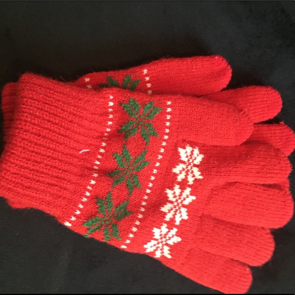 Soft Cozy Holiday Gloves Red w Festive Pattern NWT - Picture 3 of 10